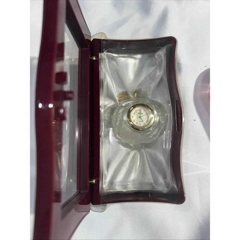 Vintage Crystal/Gold Apple Shaped Figurine Quartz Clock. Not Tested/Need Battery